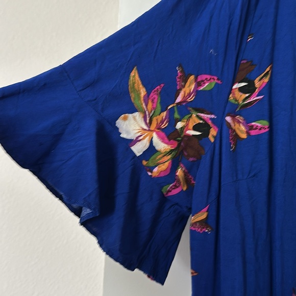 Urban Affair Blue Tropical Floral Wrap Dresss Flutter Sleeves and Ruffled Hem - Picture 3 of 6